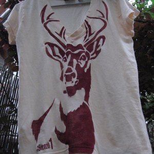 deer_vneck