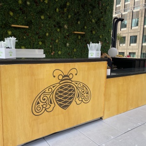 Patron_bee_2