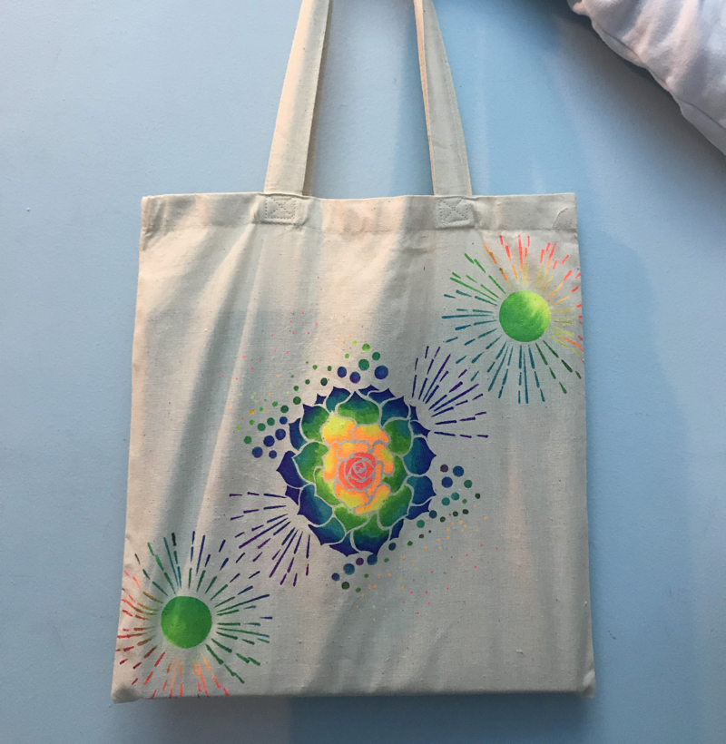The finished decorated bag! A colorful and fun project, perfect for summer!