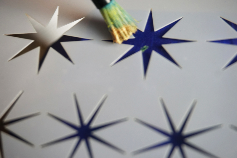 Stenciled_blue_contaner_Stencil1_09