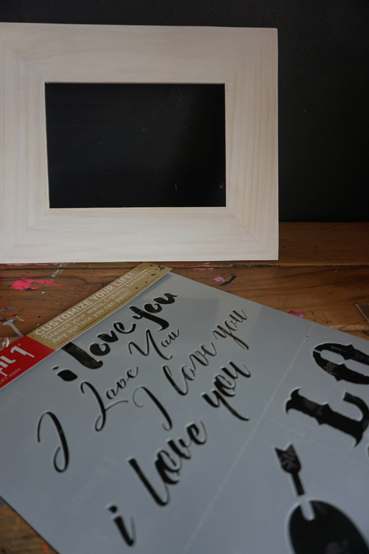 Stenciled_frame_iloveyou_Stencil1_03