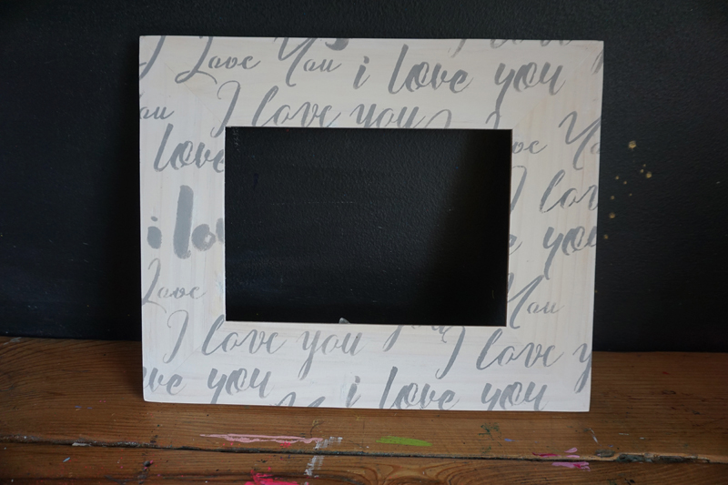 Stenciled_frame_iloveyou_Stencil1_07